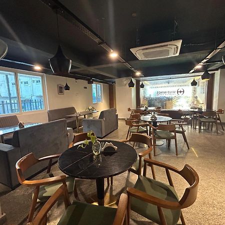 Wild Wings Premium Hotel Haidarábád Kültér fotó