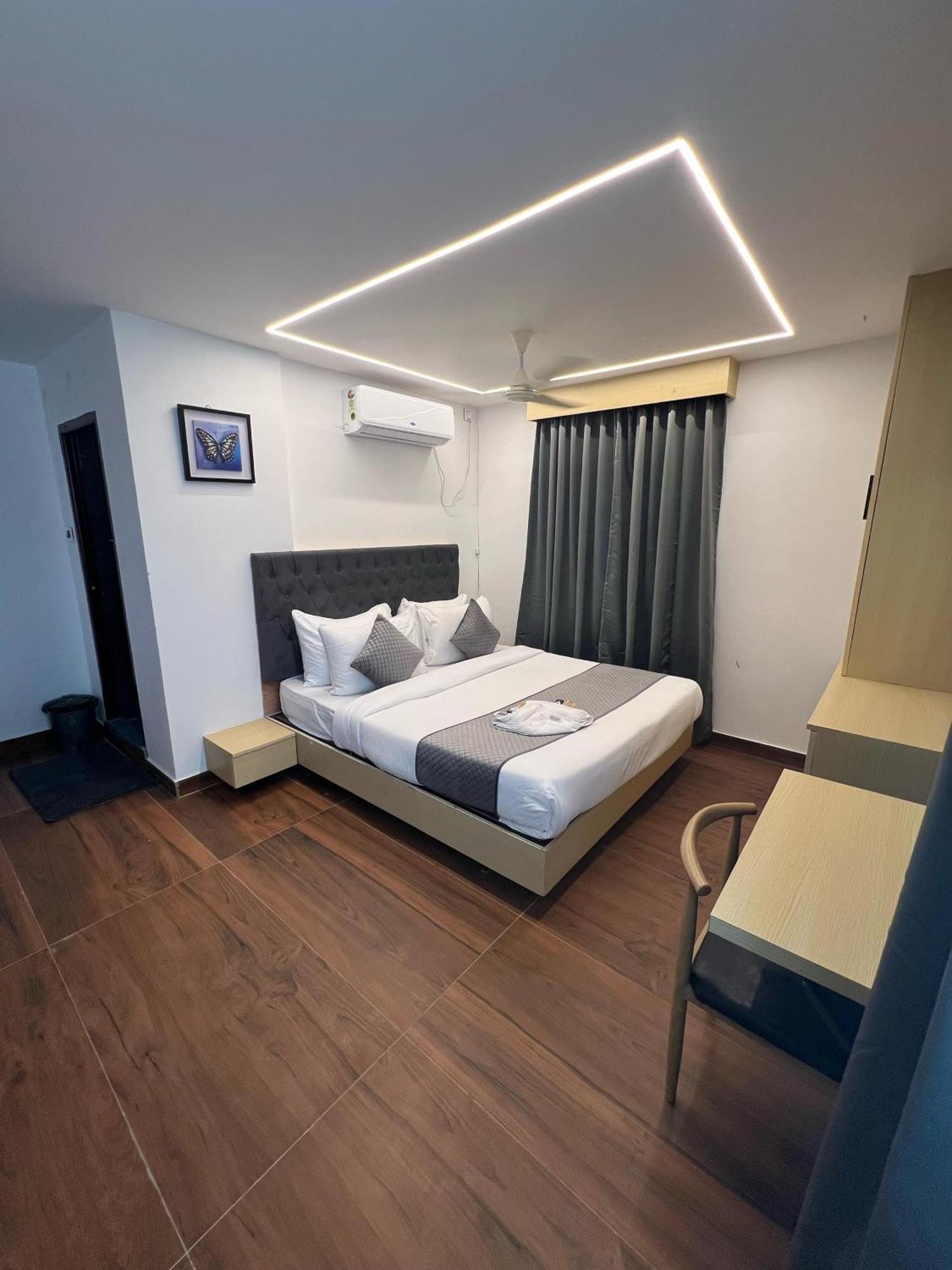 Wild Wings Premium Hotel Haidarábád Kültér fotó