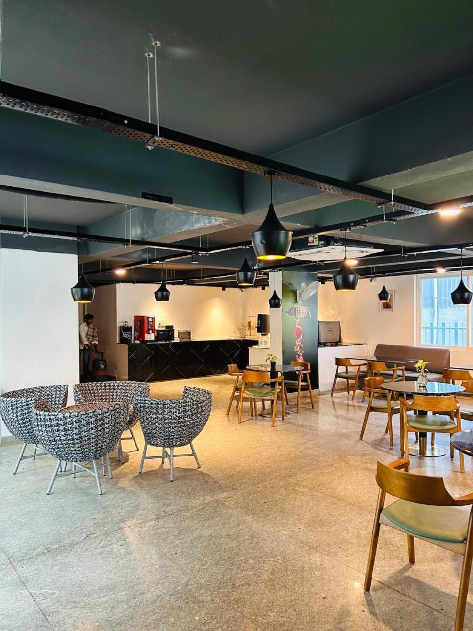 Wild Wings Premium Hotel Haidarábád Kültér fotó