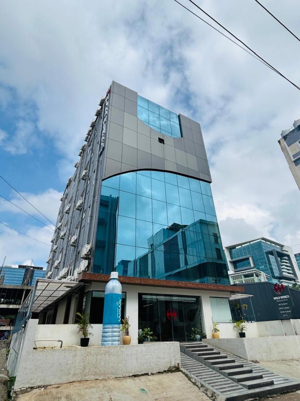 Wild Wings Premium Hotel Haidarábád Kültér fotó
