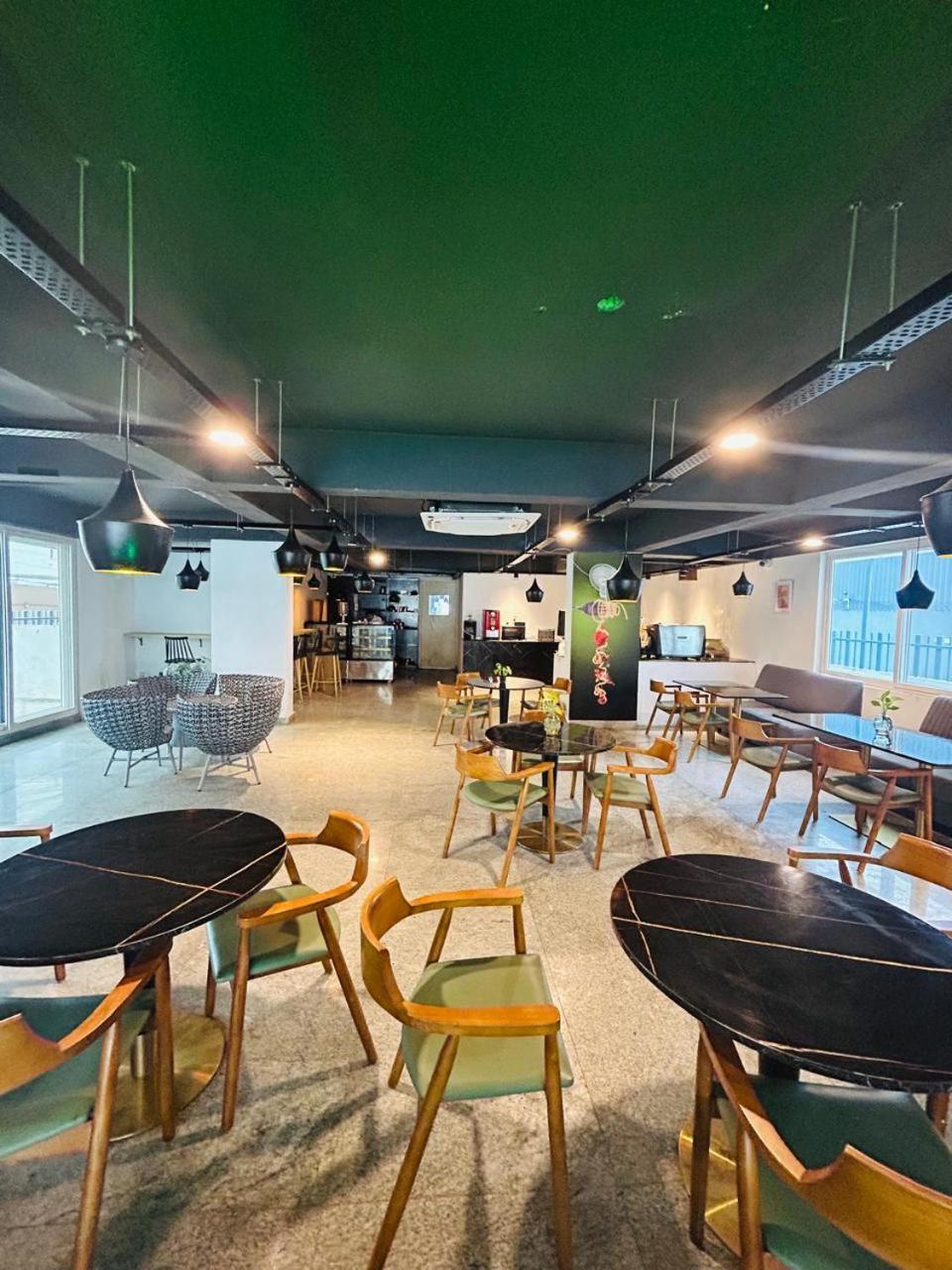 Wild Wings Premium Hotel Haidarábád Kültér fotó