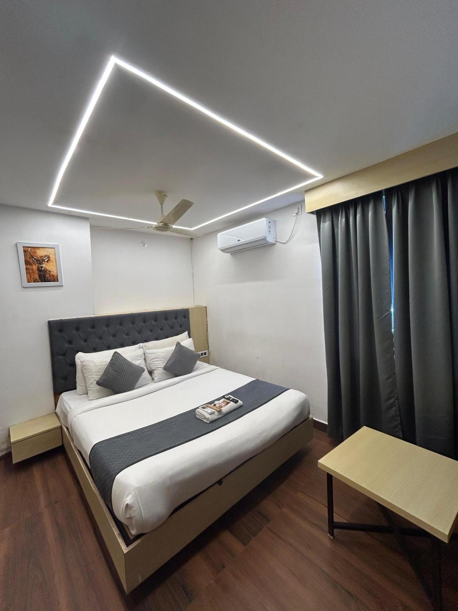 Wild Wings Premium Hotel Haidarábád Kültér fotó