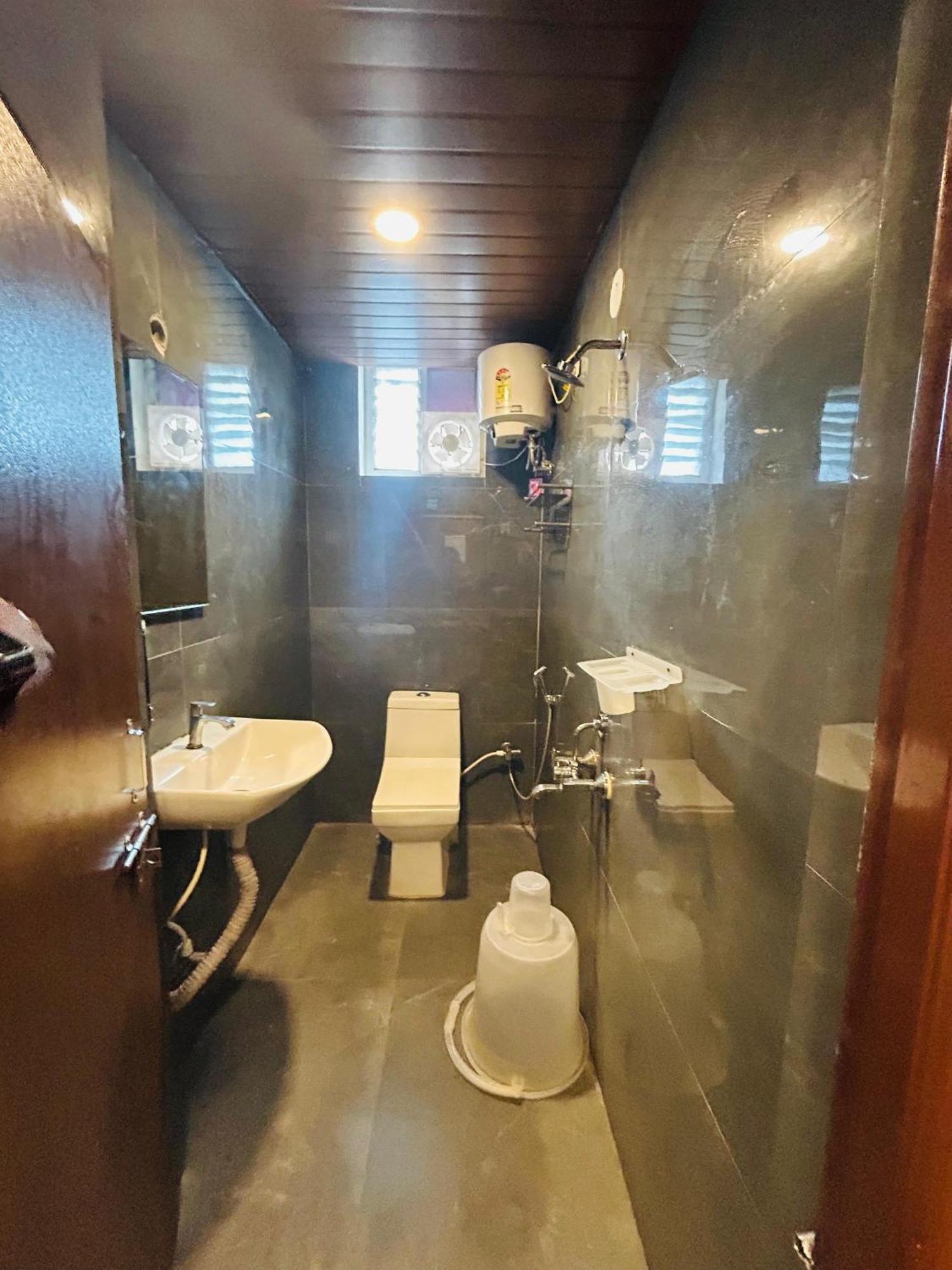 Wild Wings Premium Hotel Haidarábád Kültér fotó