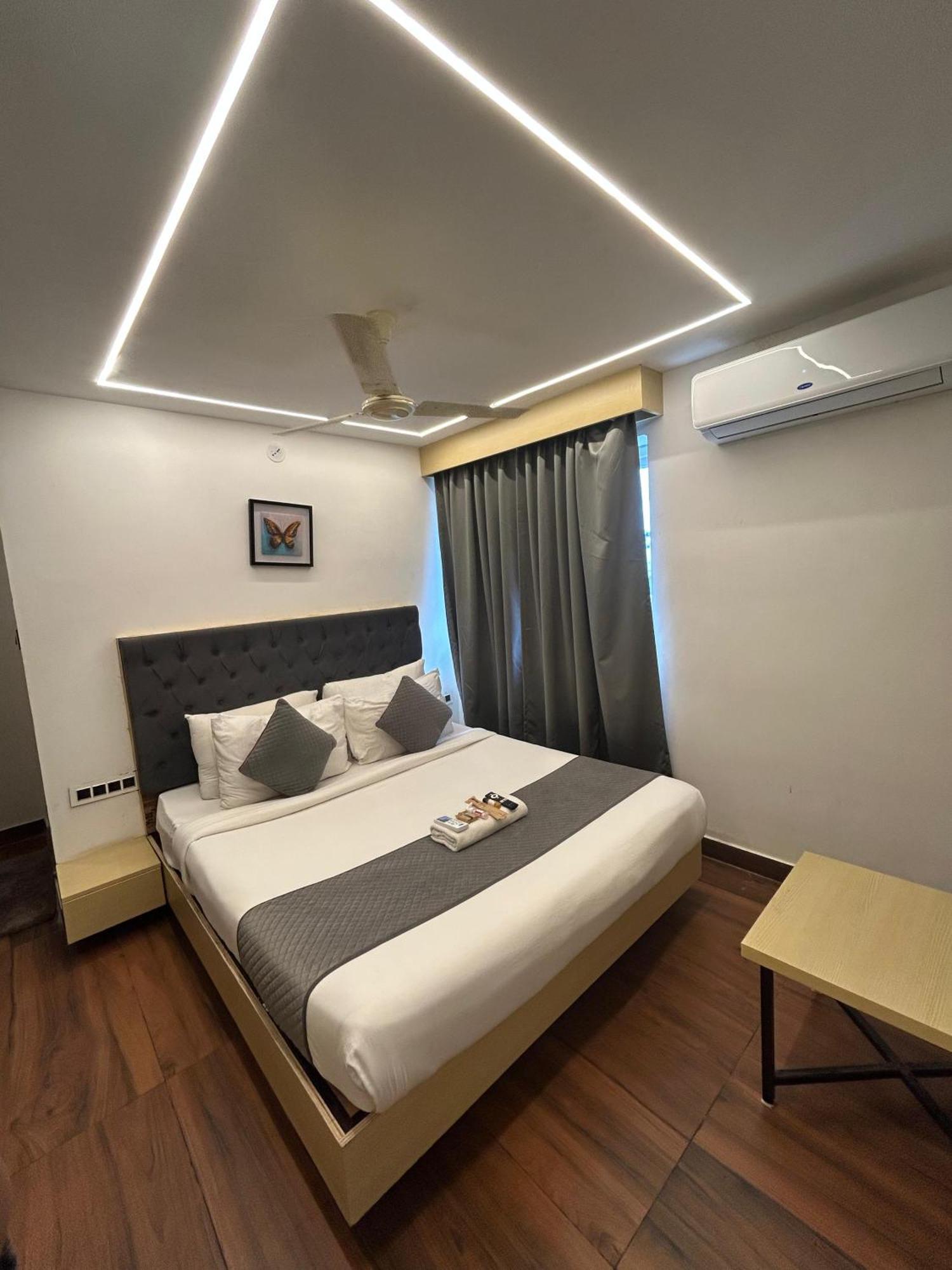 Wild Wings Premium Hotel Haidarábád Kültér fotó