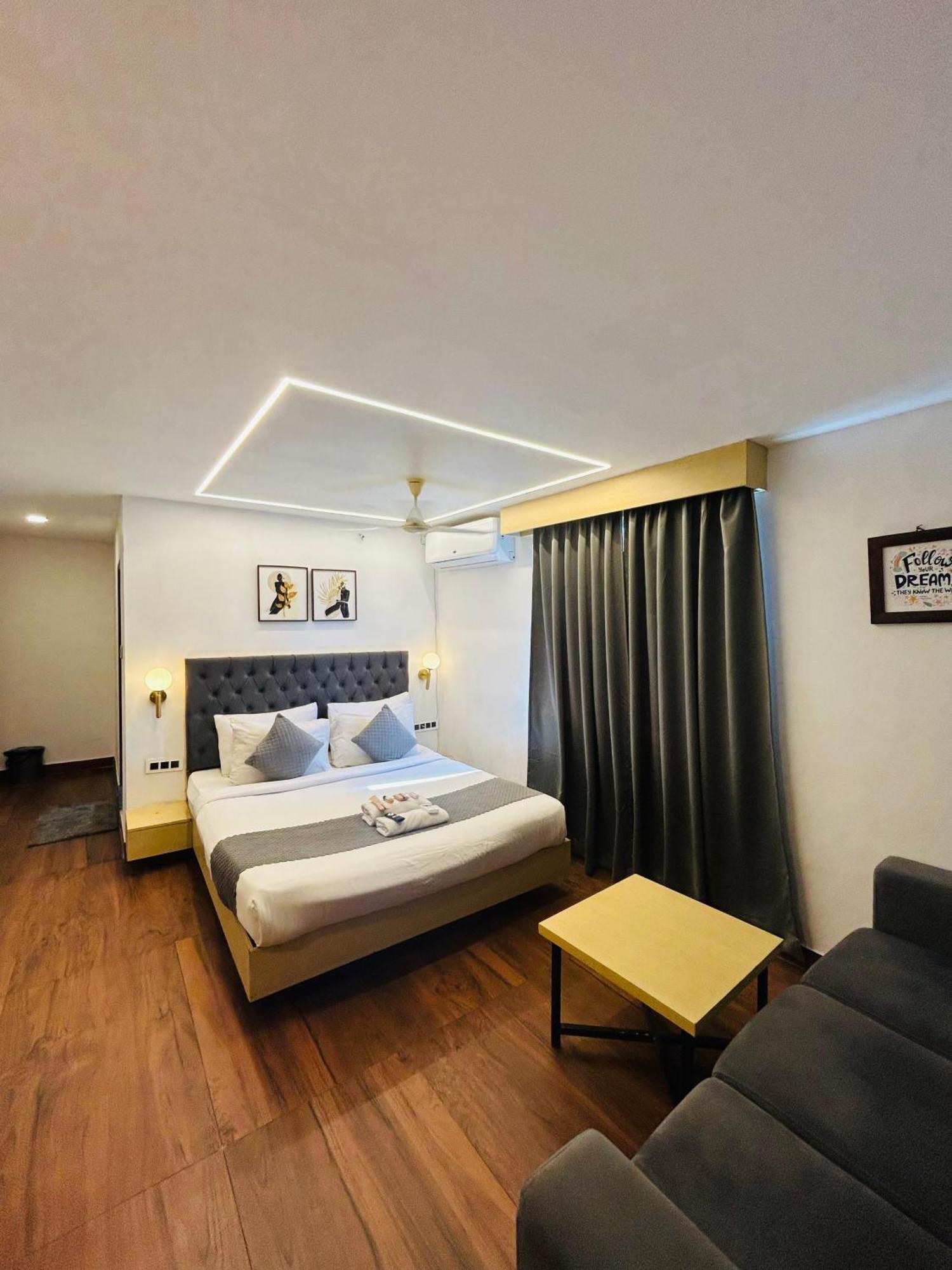 Wild Wings Premium Hotel Haidarábád Kültér fotó