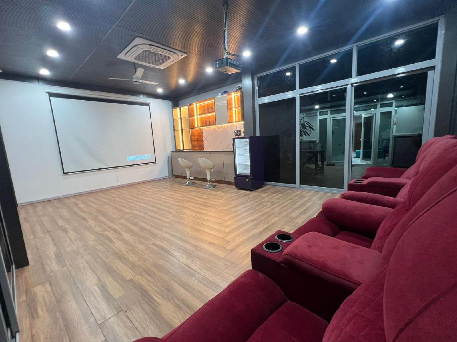 Wild Wings Premium Hotel Haidarábád Kültér fotó