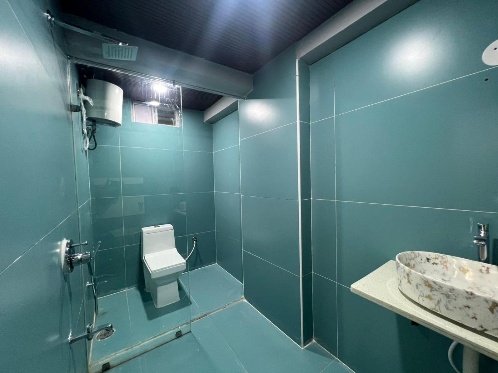 Wild Wings Premium Hotel Haidarábád Kültér fotó