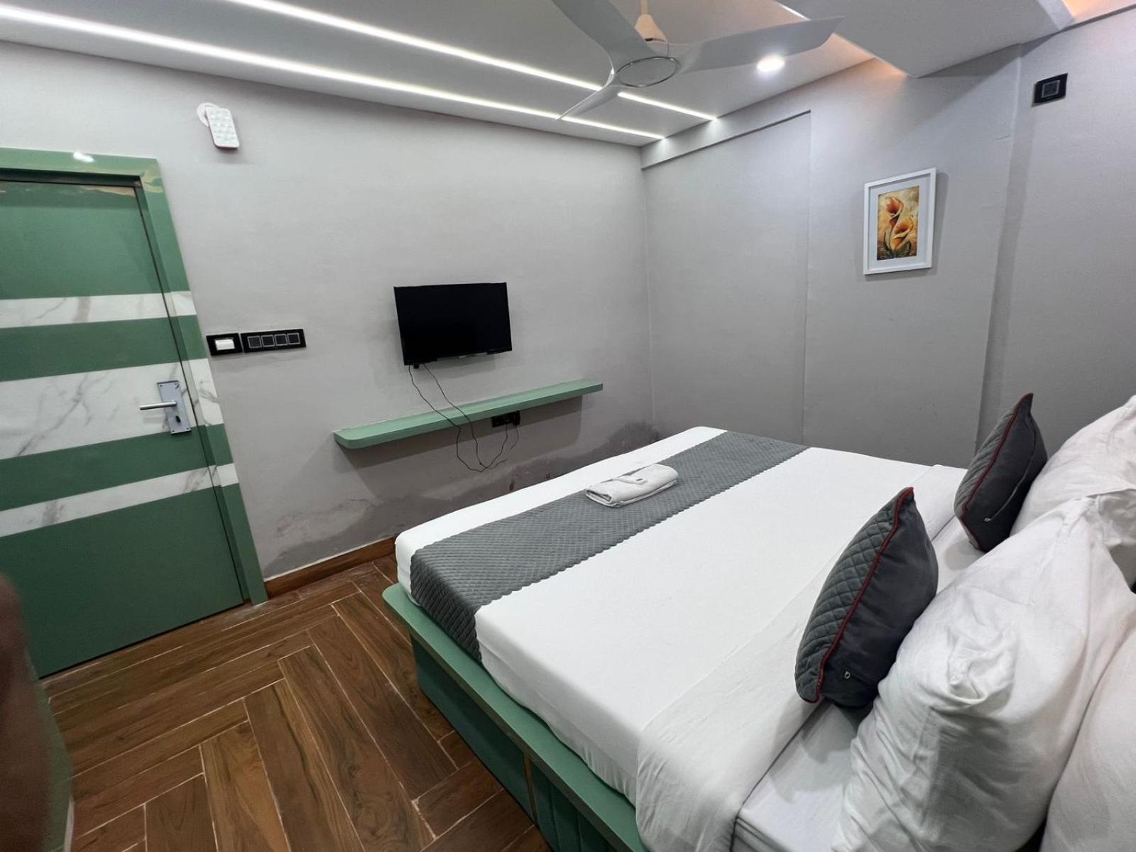 Wild Wings Premium Hotel Haidarábád Kültér fotó
