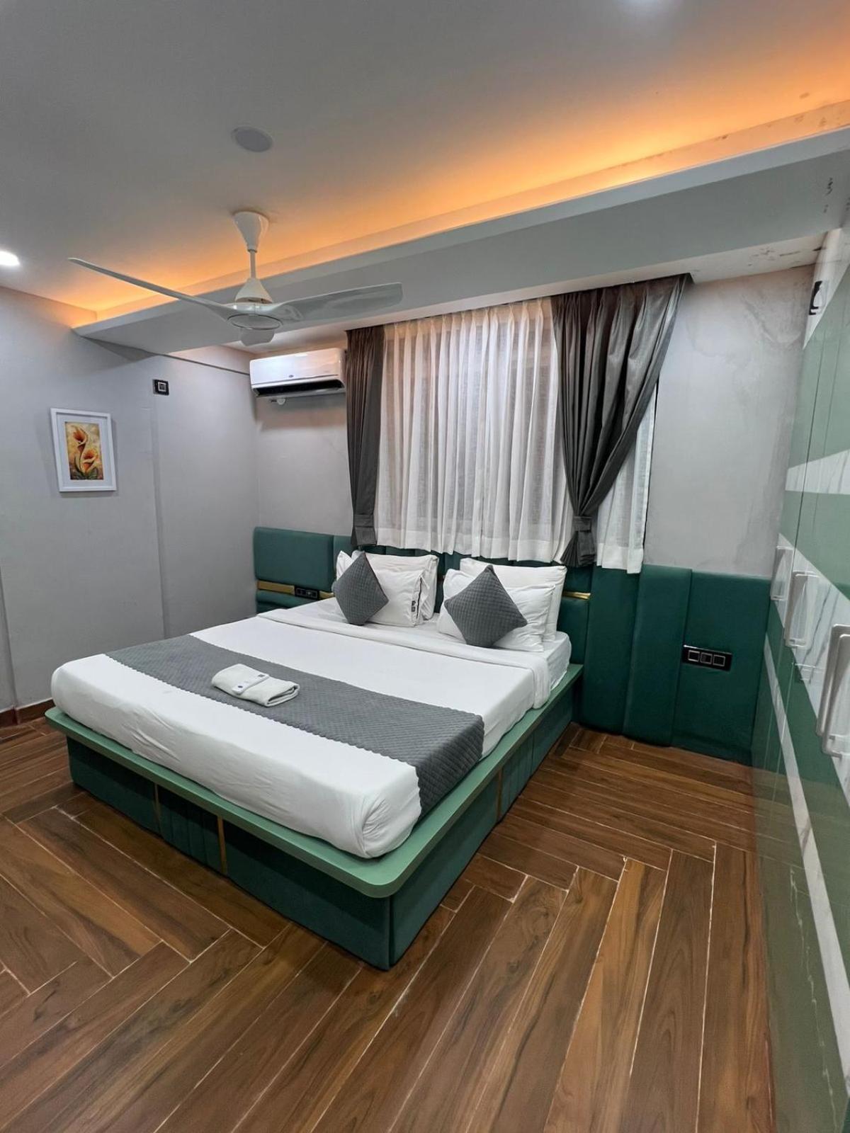 Wild Wings Premium Hotel Haidarábád Kültér fotó
