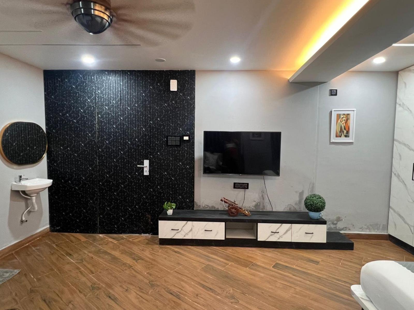 Wild Wings Premium Hotel Haidarábád Kültér fotó