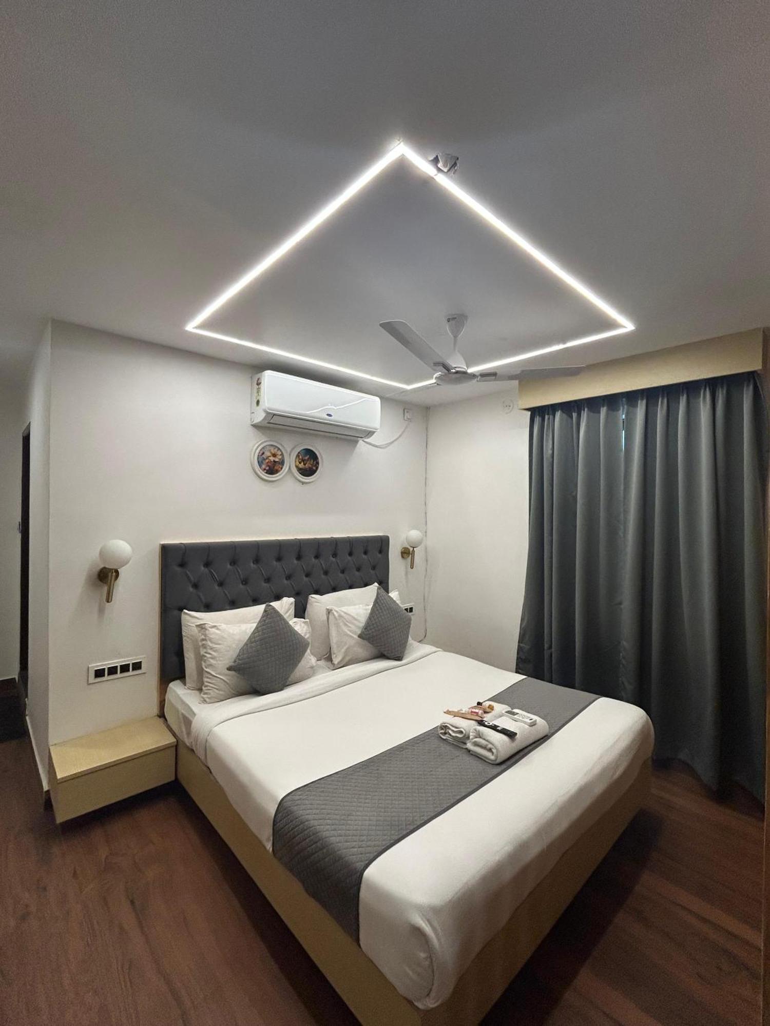 Wild Wings Premium Hotel Haidarábád Kültér fotó
