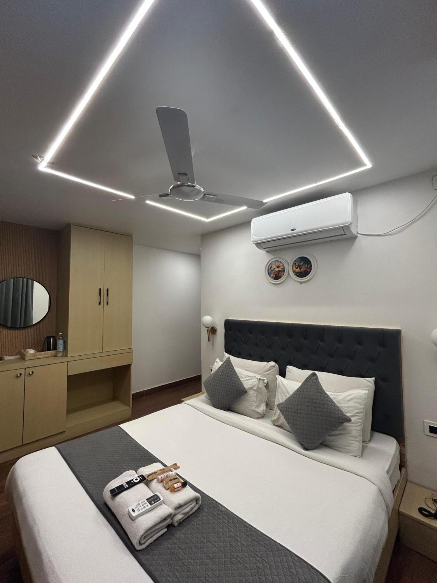Wild Wings Premium Hotel Haidarábád Kültér fotó