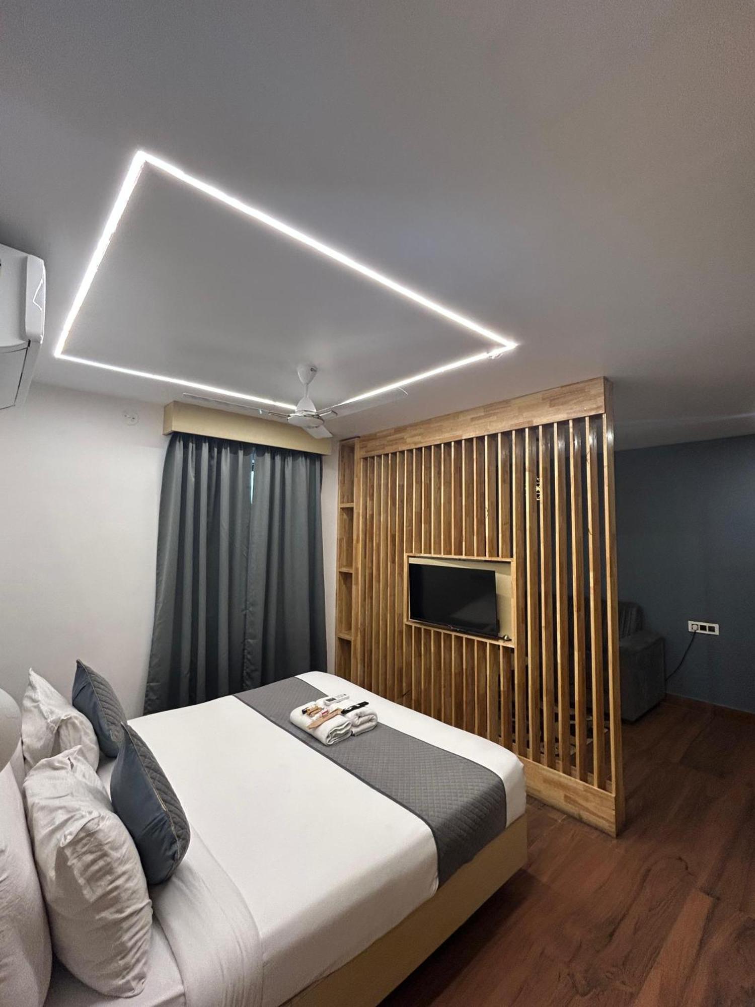 Wild Wings Premium Hotel Haidarábád Kültér fotó
